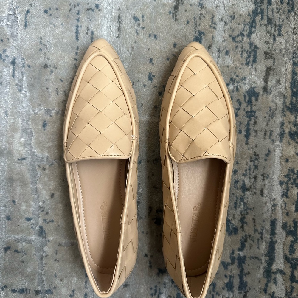 Never worn beige flats